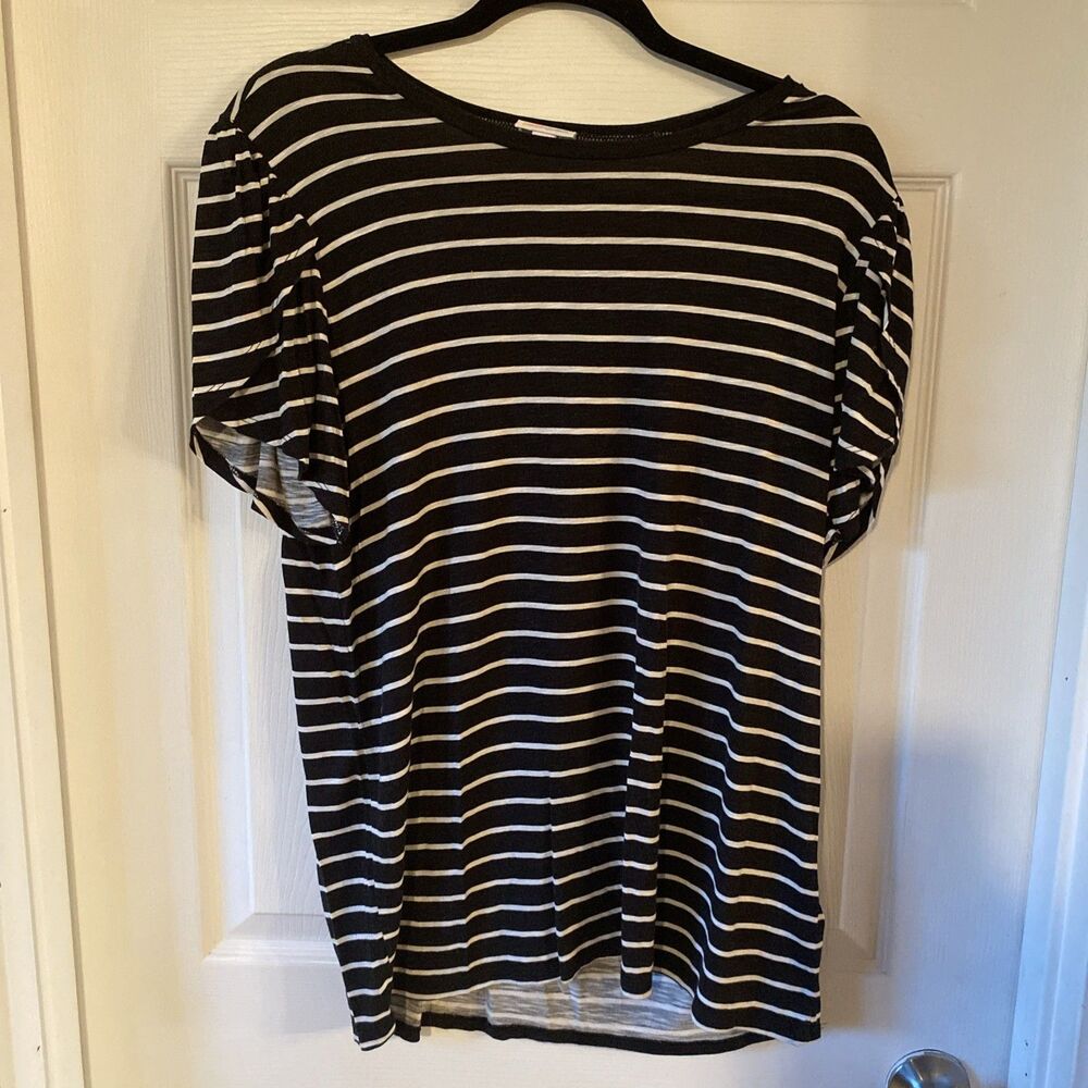 Lularoe Women’s Top Size Medium Short Sleeve Black White Stripes Stretch Blouse